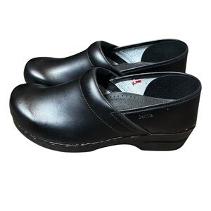 Sanita Black Leather Clogs Size 42 Slip Resistant Professional Unisex